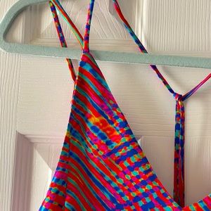 Summer silk top. Adjustable straps and tie. Great condition. No flaws.